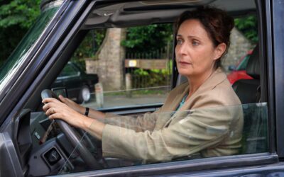 La série “Arcanes” revisite la Belgique des années 90, dans l’ombre des Forges de Clabecq