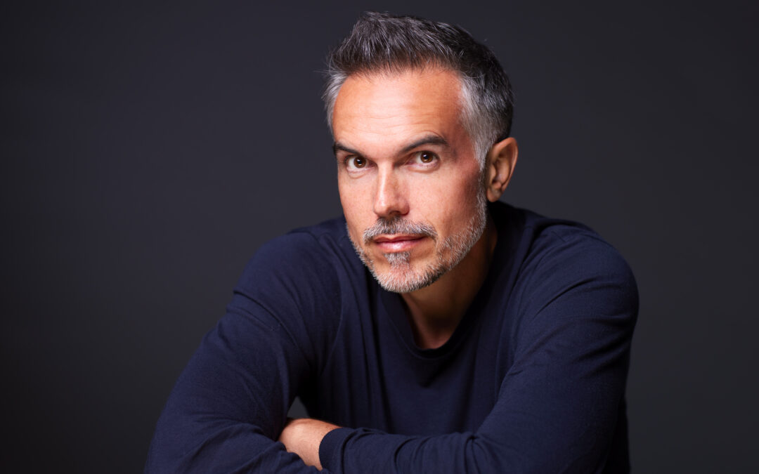 Maxime Chattam : “La façon de raconter une histoire dans les séries est très disruptive et inspirante”